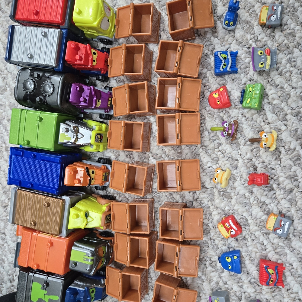 Smash Crashers Collection Trucks and Accessories Set